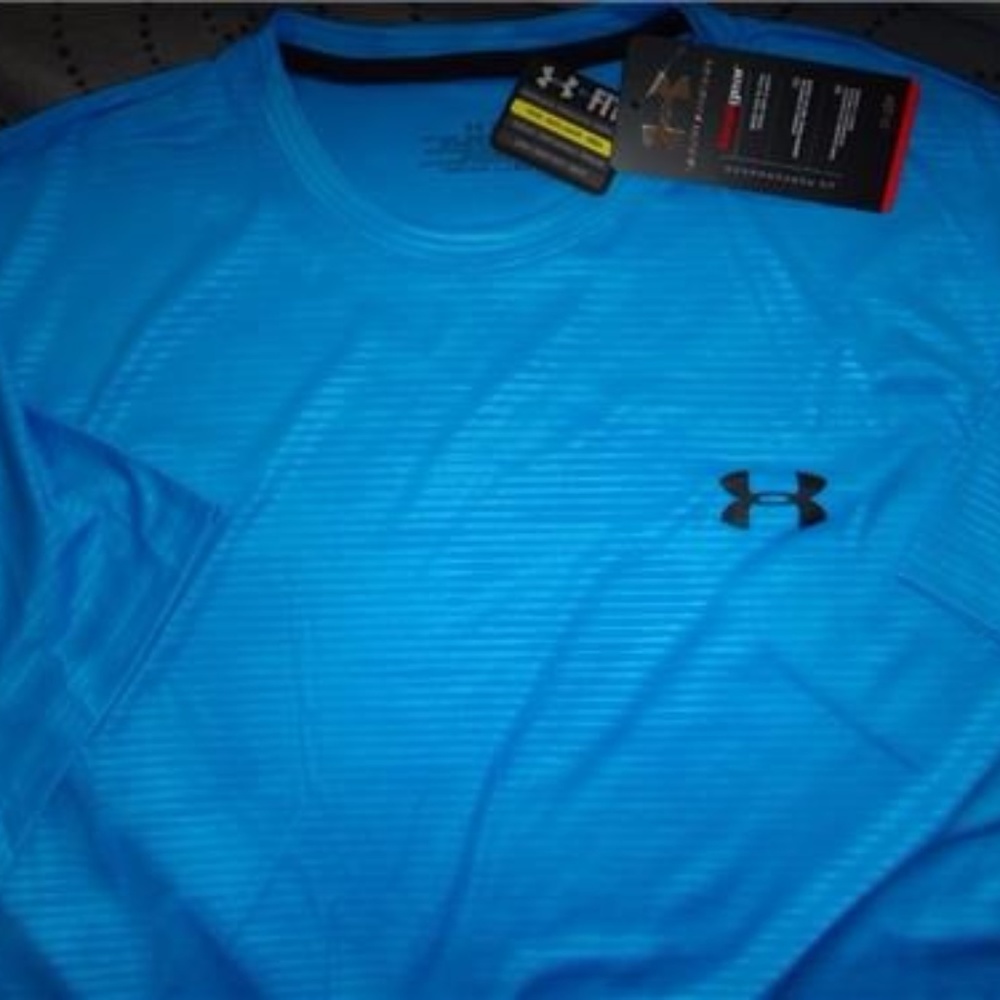 UNDER ARMOUR FITTED SHIRT SIZE XL OR L MEN NWT $29.99